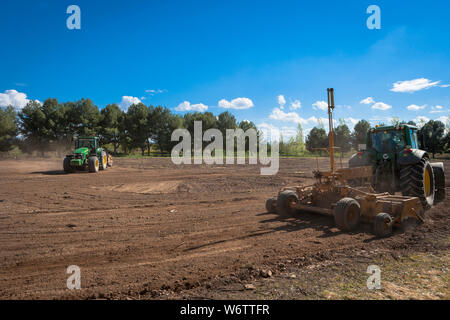 Mise à niveau dans le domaine des tracteurs. Banque D'Images