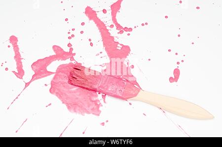 Des gouttes de peinture pinceaux de différentes couleurs Banque D'Images