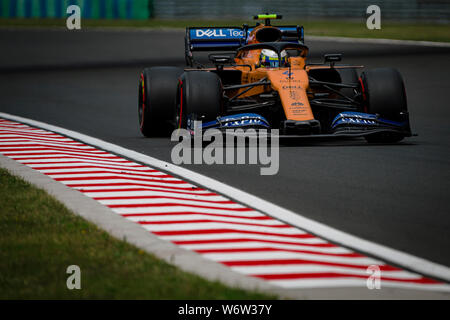 McLaren F1 Team pilote britannique Lando Norris fait concurrence au cours de la première session de la pratique de l'Hungarian Grand Prix de F1. Banque D'Images