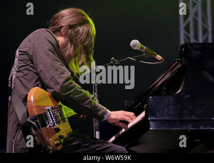 Wickham, UK. 09Th Aug 2019. Reno Jazz Festival award winner Stanley Jordan, jazz fusion américain chanteur auteur-compositeur guitariste et pianiste, il se produit sur scène à Wickham festival le jour 2 de Wickham, Hampshire. Credit : SOPA/Alamy Images Limited Live News Banque D'Images