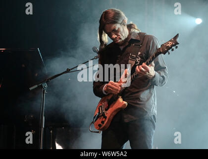 Wickham, UK. 09Th Aug 2019. Reno Jazz Festival award winner Stanley Jordan, jazz fusion américain chanteur auteur-compositeur guitariste et pianiste, il se produit sur scène à Wickham festival le jour 2 de Wickham, Hampshire. Credit : SOPA/Alamy Images Limited Live News Banque D'Images