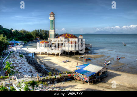 Le Penang mosquée flottante dans Tanjong Bungah Banque D'Images