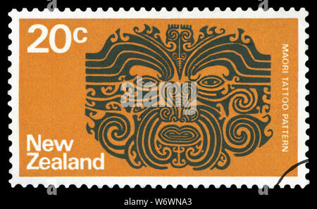 Nouvelle Zélande - circa 1971 : timbre imprimé dans la Nouvelle Zélande montre motif tatouage Maori, vers 1971 Banque D'Images