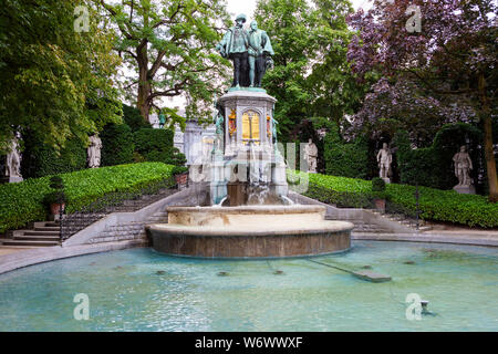 Square du Petit Sablon, parc public avec Statue de chefs d'Egmont et de Hoorn, Bruxelles, Belgique Banque D'Images