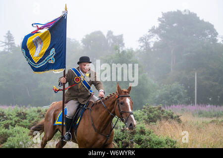 Lauder, ÉCOSSE - 03 août : équitation 2019 Commune de Lauder. Christopher Purves, Lauder Cornet 2019 avec le standard de Burgh le Golf galloping jusqu'au début de la balade. Lauder circonscription commune fait partie d'une tradition de circonscriptions communes similaires et de festivals dans le sud de l'Écosse et de frontières. L'événement principal est une circonscription de plus de 300 chevaux autour de la terre commune de Lauder. La principale Rideout est toujours le premier samedi d'août et est l'aboutissement de toute une semaine d'événements. Lauder circonscription commune est fier d'être l'un des premiers et des plus anciennes circonscriptions communes frontalières. Banque D'Images