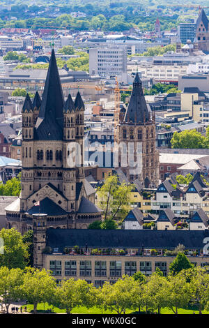 COLOGNE, ALLEMAGNE - le 12 mai : vue aérienne sur la ville de Cologne, Allemagne le 12 mai 2019. Vue de Grand Saint Martin l'église. Photo prise à partir de Triangle Banque D'Images