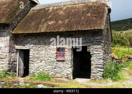 Slea Head Famine Cottages at Fahan sur la péninsule de Dingle, comté de Kerry, Irlande Banque D'Images