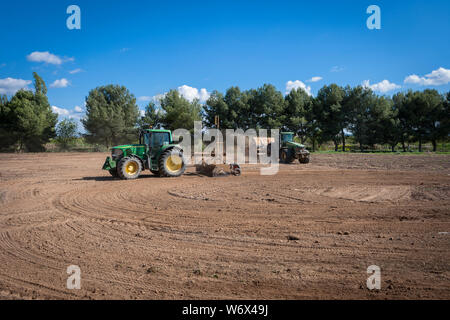 Mise à niveau dans le domaine des tracteurs. Banque D'Images