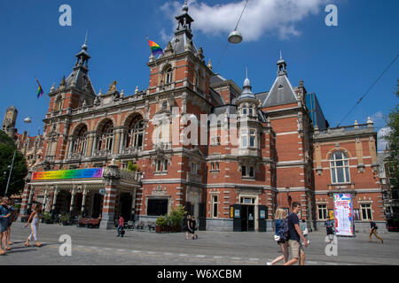 L'extérieur de l'immeuble au Stadsschouwburg Amsterdam The Netherlands 2019 Au cours de la Gay Pride Banque D'Images