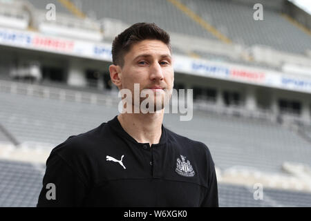 NEWCASTLE Upon Tyne, Angleterre. 3 août Newcastle United Federico Fernandez arrive avant le match amical de pré-saison entre Newcastle United et l'AS Saint-Etienne à St James Park, Newcastle Le samedi 3 août 2019. (Crédit : Steven Hadlow | MI News) Credit : MI News & Sport /Alamy Live News Banque D'Images