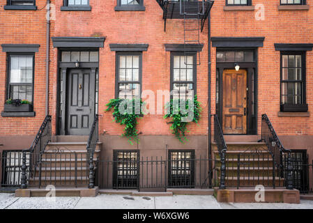 Greenwich Village, vue de deux maisons brownstone dans Gay Street, Greenwich Village, Manhattan, New York City, USA Banque D'Images