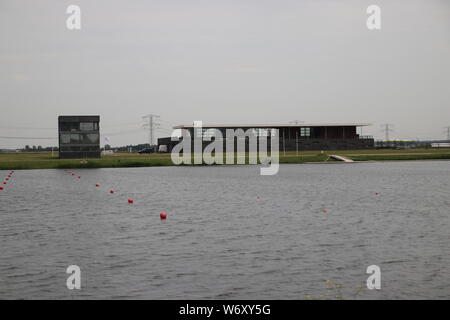 Ligne d'arrivée à l'établissement d'aviron dans Willem-Alexanderbaan nommé Zevenhuizen près de Rotterdam aux Pays-Bas. Banque D'Images