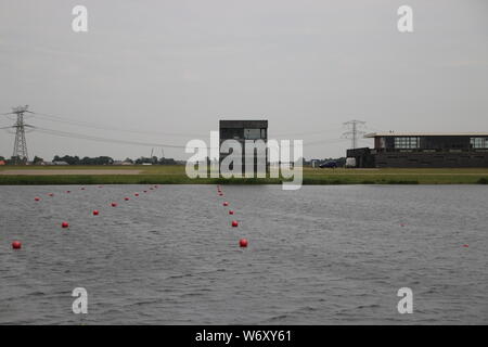 Ligne d'arrivée à l'établissement d'aviron dans Willem-Alexanderbaan nommé Zevenhuizen près de Rotterdam aux Pays-Bas. Banque D'Images