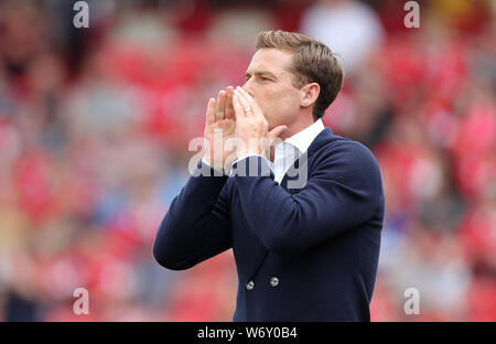 Fulham manager Scott Parker des gestes sur la ligne de touche pendant le match de championnat à Sky Bet Oakwell Barnsley. Banque D'Images