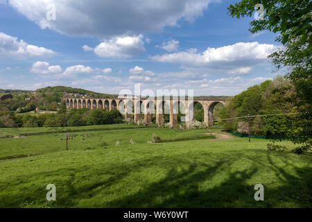 Transport pour le Pays de Galles classe 175 train traversant Cefn Mawr Viaduct (nord de Chirk) Banque D'Images