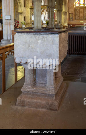 Eglise de Saint Mary, Berkeley, Gloucestershire, Angleterre, RU Norman Stone font Banque D'Images