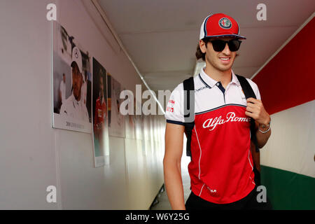 Budapest, Hongrie. 02 août, 2019. Antonio Giovinazzi Course d'Alfa Romeo dans le paddock durant le Grand Prix F1 de Hongrie Crédit : Marco Canoniero/Alamy Live News Banque D'Images