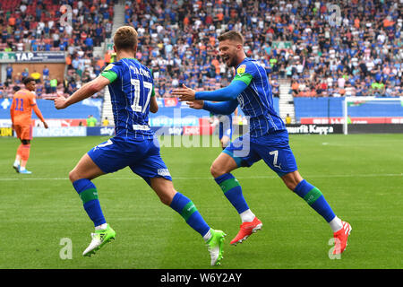 Le Wigan Athletic Michael Jacobs fête marquant son premier but de côtés du jeu pendant le match de championnat Sky Bet au DW Stadium, Wigan. Banque D'Images