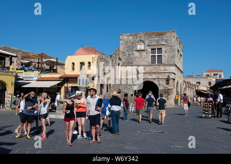 La Grèce, Rhodes, la plus grande des îles du Dodécanèse. Vieille ville médiévale, Evreon Martyron Square, le Quartier Juif, aka Sea Horse Square. L'UNESCO Banque D'Images