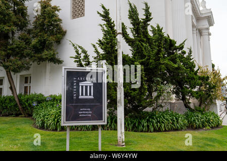 Internet Archive, signer et le logo à l'extérieur de l'édifice du siège social Banque D'Images