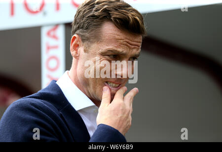 Fulham manager Scott Parker des gestes sur la ligne de touche pendant le match de championnat à Sky Bet Oakwell Barnsley. Banque D'Images