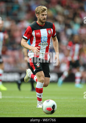 Southampton Stuart Armstrong durant le match d'avant saison au St Mary's Stadium, Southampton. Banque D'Images