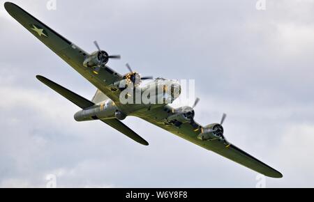 Boeing B-17G Flying Fortress 'B' à l'allié militaire Shuttleworth Bourget sur le 7 juillet 2019 Banque D'Images