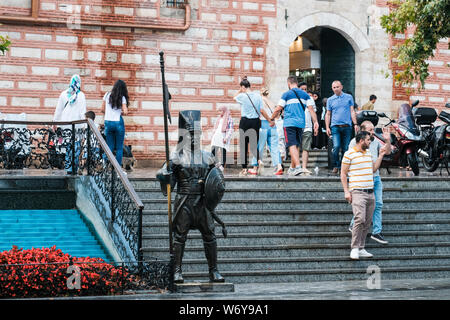 Statue dans une rue. Banque D'Images