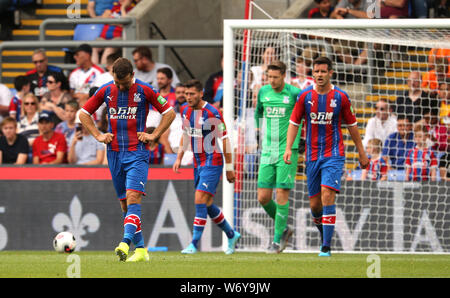 Les joueurs de Crystal Palace regarder déprimé après score Hertha Berlin au cours de la correspondance d'avant saison contre Crystal Palace à Londres, Selhurst Park. Banque D'Images