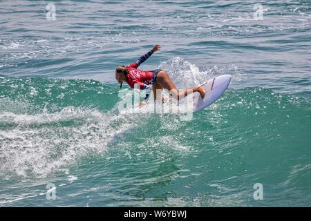 Keala Tomoda-Bannert d'Hawaii participe à l'US Open de Surf Vans 2019 Banque D'Images