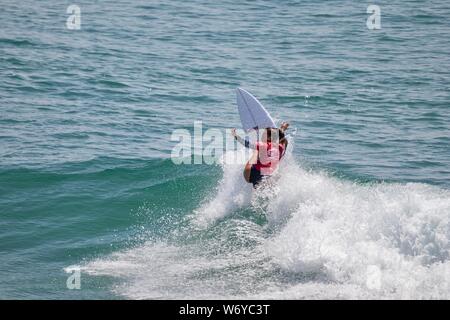 Keala Tomoda-Bannert d'Hawaii participe à l'US Open de Surf Vans 2019 Banque D'Images