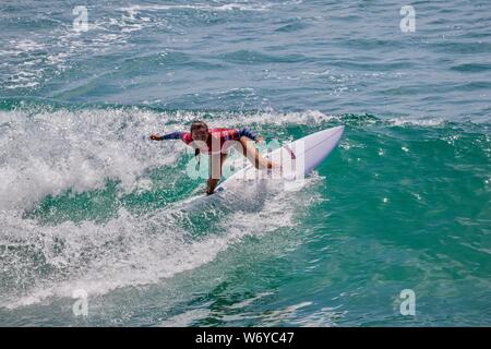 Keala Tomoda-Bannert d'Hawaii participe à l'US Open de Surf Vans 2019 Banque D'Images