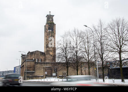 GLASGOW, ÉCOSSE - 3 mars 2018 : une longue exposition du chemin Caledonia église libre dans l'Gorbals au cours de la bête de l'Est storm. Banque D'Images