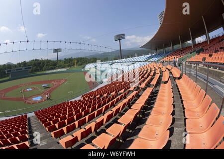 Fukushima, le Japon. 3e août 2019. Une vue générale de Azuma Baseball Stadium au cours de la ''Media Tour Tohoku Fukushima : événement cours''. L'événement annuel organisé par la municipalité de Tokyo (TMG) met en valeur les efforts de récupération à Fukushima zone touchée par le grand séisme de l'Est du Japon 2011. Le stade, qui est en cours de rénovation, sera l'hôte du baseball et softball des concours durant les Jeux Olympiques de Tokyo 2020. Credit : Rodrigo Reyes Marin/ZUMA/Alamy Fil Live News Banque D'Images