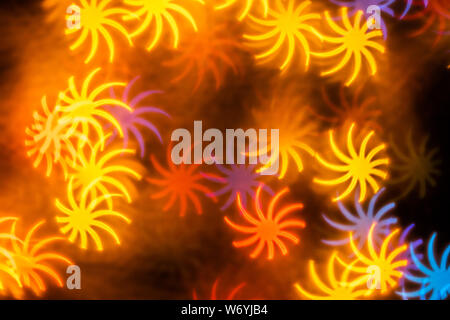 La forme des feuilles marrons blur bokeh abstract background. Banque D'Images