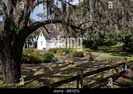 La plantation de Hamilton historique cabines esclave à Gascoigne Bluff à Saint Simons Island, en Géorgie. Les cabines logés esclaves afro-américains qui ont travaillé dans la plantation de coton du début des années 1800 jusqu'au début des années 1870. Banque D'Images