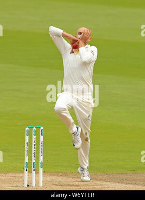 BIRMINGHAM, ANGLETERRE. 03 AOÛT 2019 : Lyon, de l'Australie bowling pendant jour 3 du 1er test match Cendres Specsavers, au terrain de cricket d'Edgbaston, Birmingham, UK Banque D'Images