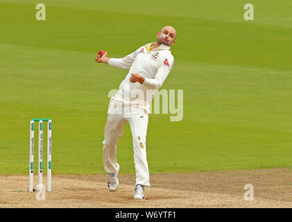 BIRMINGHAM, ANGLETERRE. 03 AOÛT 2019 : Lyon, de l'Australie bowling pendant jour 3 du 1er test match Cendres Specsavers, au terrain de cricket d'Edgbaston, Birmingham, UK Banque D'Images