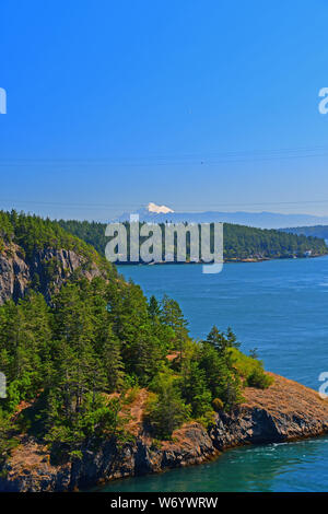 Vue de la beauté naturelle de la Tromperie passent près de l'île de Whidbey, Washington Banque D'Images