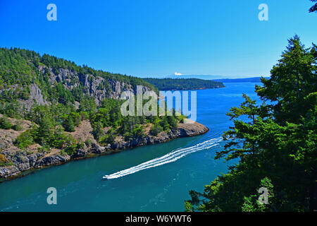 Vue de la beauté naturelle de la Tromperie passent près de l'île de Whidbey, Washington Banque D'Images