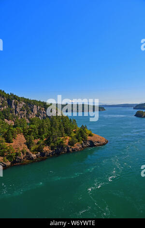 Vue de la beauté naturelle de la Tromperie passent près de l'île de Whidbey, Washington Banque D'Images