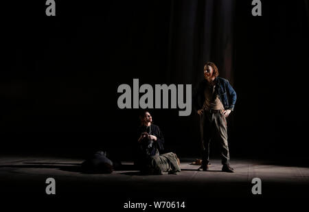 Édimbourg, Grande-Bretagne. 3e août 2019. Artistes jouent des extraits de 'la rivière' Secret lors d'une entrevue téléphonique au cours de l'Edinburgh International Festival 2019 au King's Theatre à Édimbourg, Écosse, Angleterre, le 3 août 2019. Credit : Han Yan/Xinhua/Alamy Live News Banque D'Images