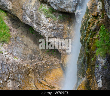 Staubfall sur le Chemin des Contrebandiers traversant la frontière allemande et autrichienne, l'Autriche, l'Europe. Banque D'Images