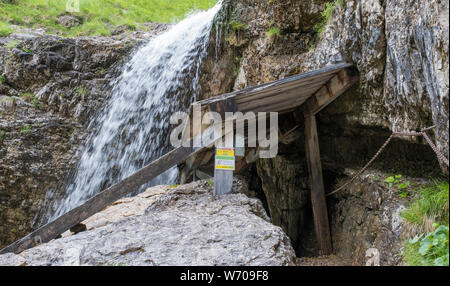 Staubfall sur le Chemin des Contrebandiers traversant la frontière allemande et autrichienne, l'Autriche, l'Europe. Banque D'Images