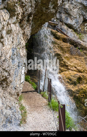 Staubfall sur le Chemin des Contrebandiers traversant la frontière allemande et autrichienne, l'Autriche, l'Europe. Banque D'Images