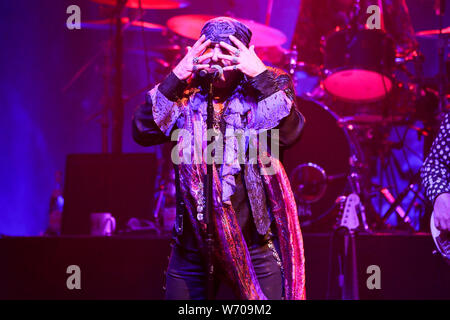 HUNTINGTON, NY-JUL 18 : Stevie Van Zandt de Little Steven & the Disciples of Soul en concert le 18 juillet 2019 au Paramount à Huntington, New York. Banque D'Images