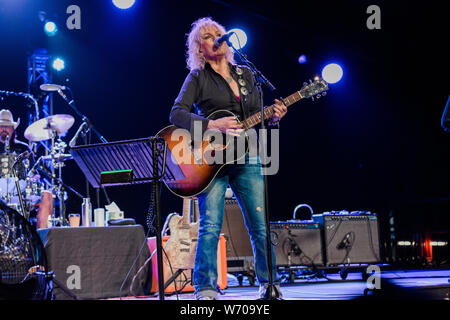 Cambridge, UK. 3 août 2019. Lucinda Williams effectue à l'étape 1 au cours de la Cambridge Folk Festival. Richard Etteridge / Alamy Live News Banque D'Images