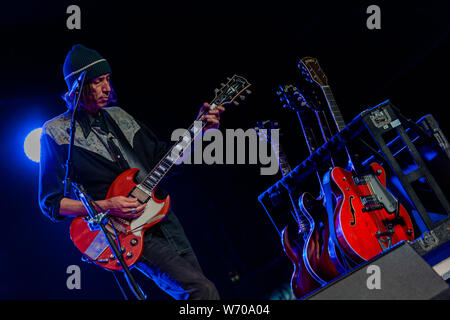 Cambridge, UK. 3 août 2019. Lucinda Williams effectue à l'étape 1 au cours de la Cambridge Folk Festival. Richard Etteridge / Alamy Live News Banque D'Images