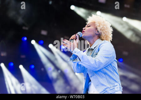 Brighton, UK. 3 août 2019. Emeli Sande effectue en tant qu'invité spécial sur la scène principale à l'orgueil dans le parc à Preston Park, Brighton le 3 août 2019 Photo par Tabatha Pompier/perspective féminine Crédit : perspective féminine/Alamy Live News Banque D'Images