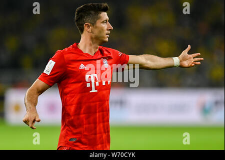 Robert Lewandowski de Bayern Munich vu en action lors de la Supercoupe d'Allemagne 2019 Finale match entre Borussia Dortmund et le Bayern Munich.(score final : 2:0 Borussia Dortmund Bayern Munich) Banque D'Images